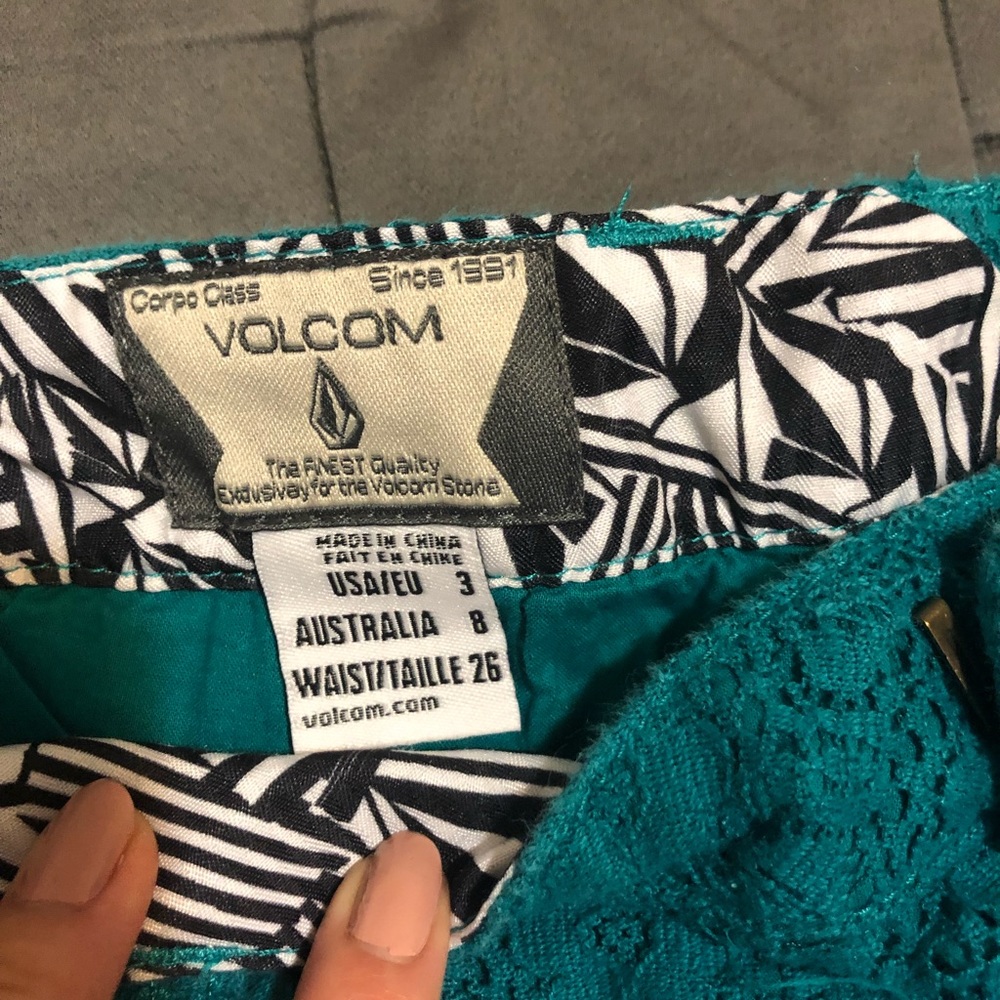 Volcom Short Shorts - Picture 2 of 4